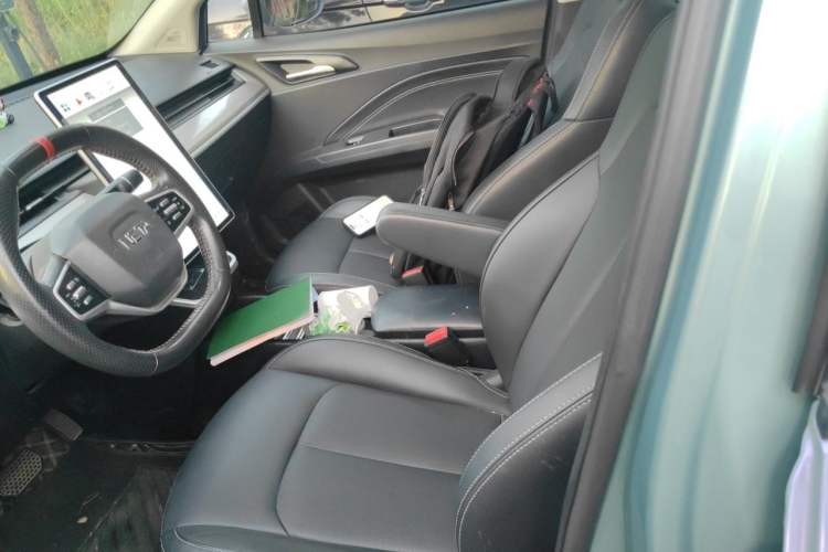 Used NETA V 2021 Long-Range Entertainment Edition Upgrade Model Left Front Seat