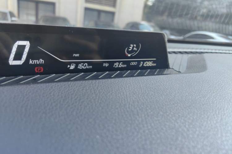 Used NETA V 2021 Long-Range Entertainment Edition Upgrade Model Odometer Close Up