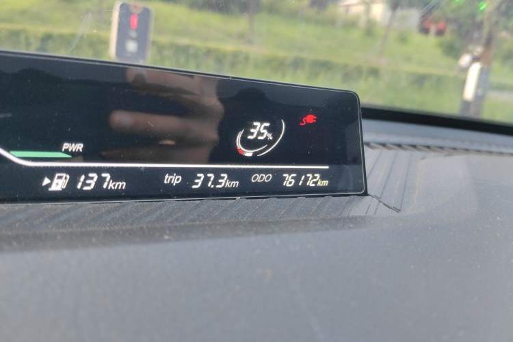 Used NETA V 2021 Long-Range Entertainment Edition Upgrade Model Odometer Close Up