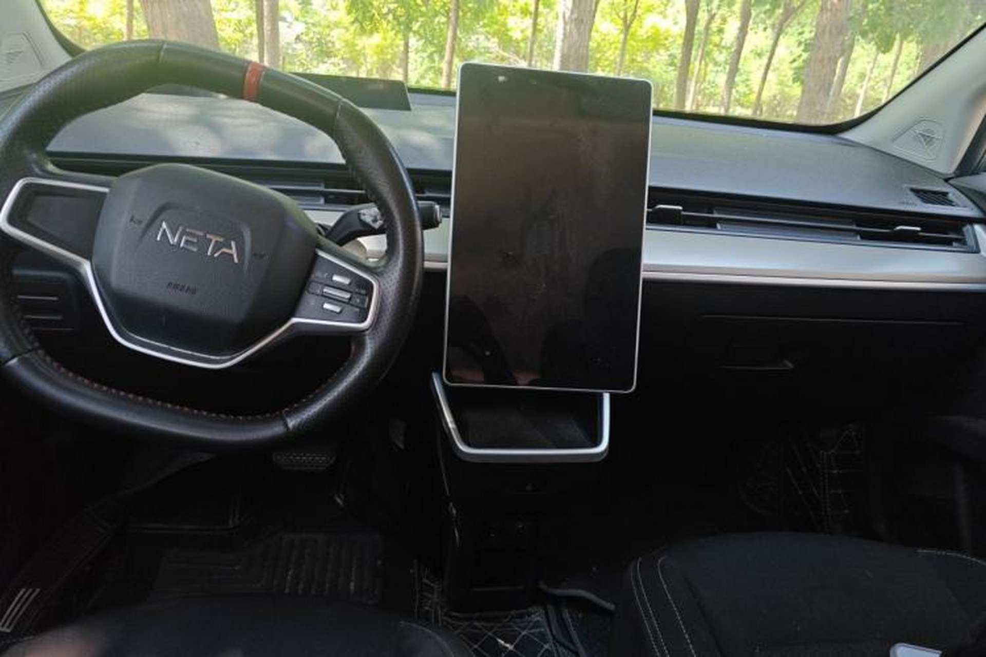 Used NETA V 2021 Standard Range Entertainment Version – Upgraded Model Center Console
