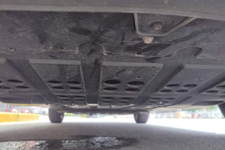 Used NETA V 2021 Long-Range Entertainment Edition Upgrade Model Chassis Front