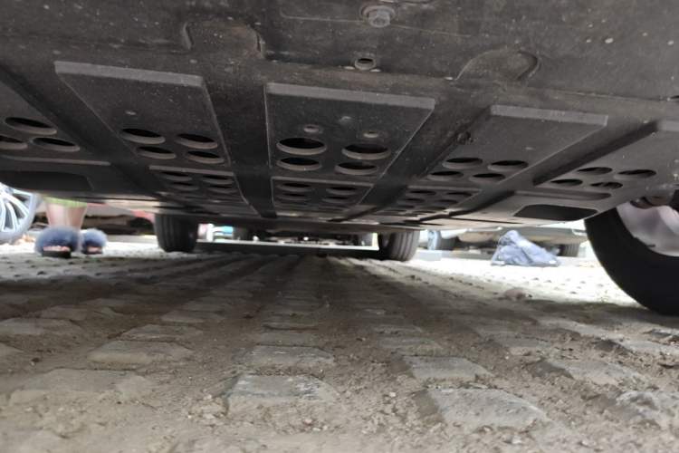 Used NETA V 2021 Long-Range Entertainment Edition Upgrade Model Chassis Front