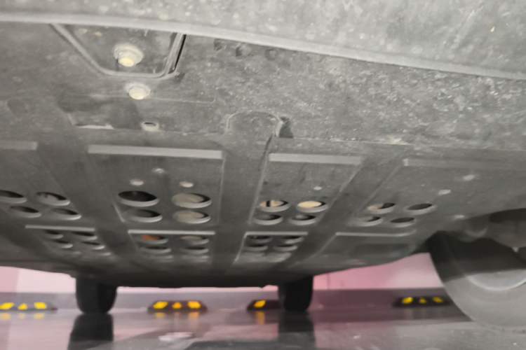 Used NETA V 2021 Long-Range Entertainment Edition Upgrade Model Chassis Front