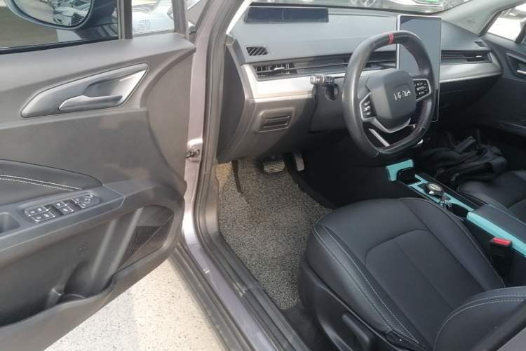 Used NETA V 2021 Long-Range Entertainment Edition Upgrade Model Driver Seat