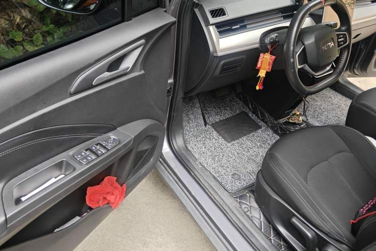Used NETA V 2021 Standard Range Entertainment Version – Upgraded Model Driver Seat