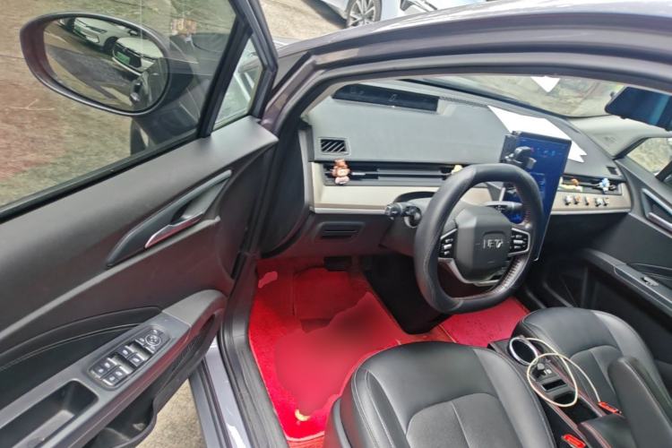 Used NETA V 2021 Long-Range Entertainment Edition Upgrade Model Driver Seat