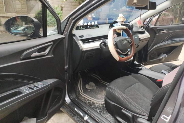 Used NETA V 2021 Standard Range Entertainment Version – Upgraded Model Driver Seat