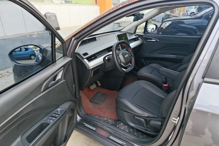 Used NETA V 2021 Long-Range Entertainment Edition Upgrade Model Driver Seat