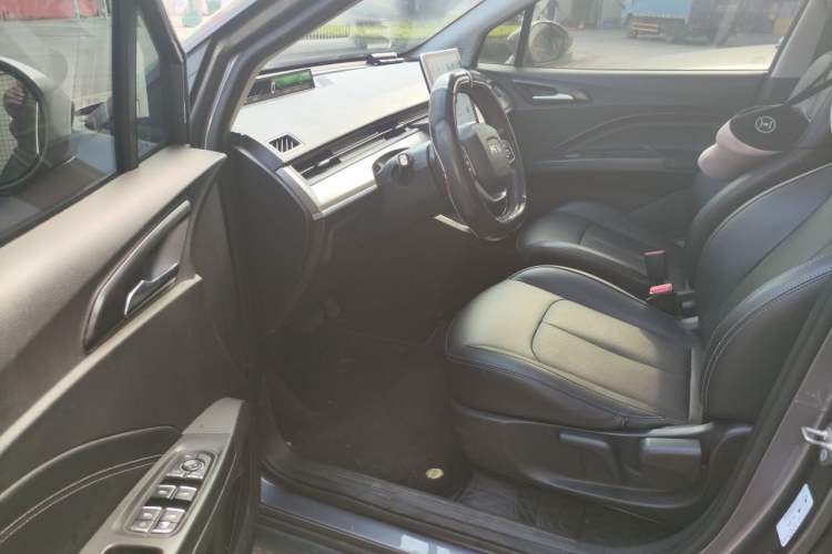 Used NETA V 2021 Long-Range Entertainment Edition Upgrade Model Driver Seat