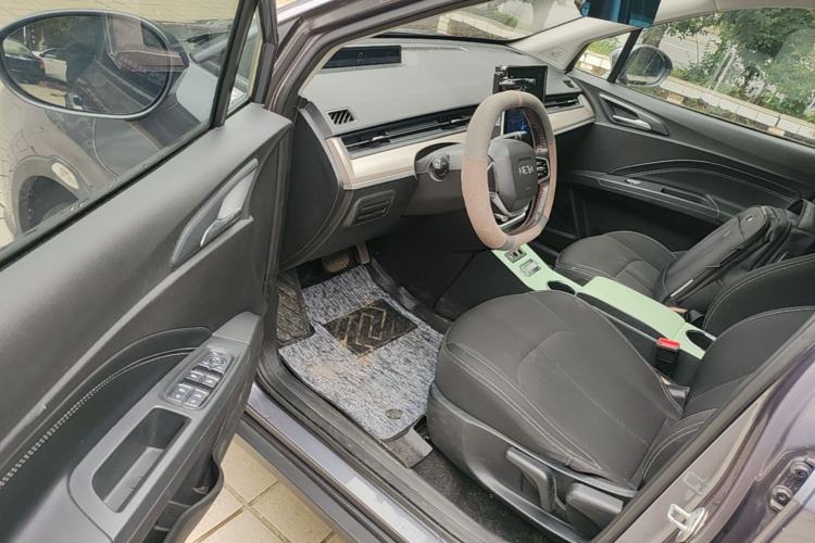 Used NETA V 2021 Standard Range Entertainment Version – Upgraded Model Driver Seat