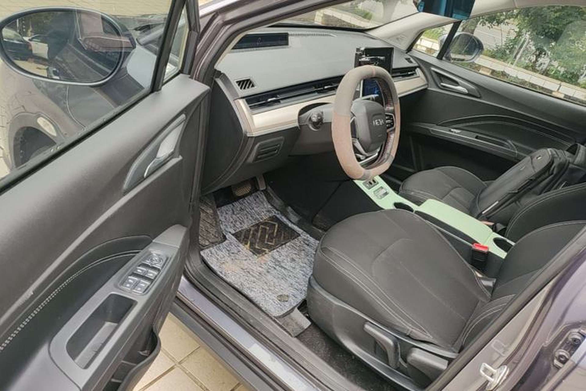 Used NETA V 2021 Standard Range Entertainment Version – Upgraded Model Driver Seat