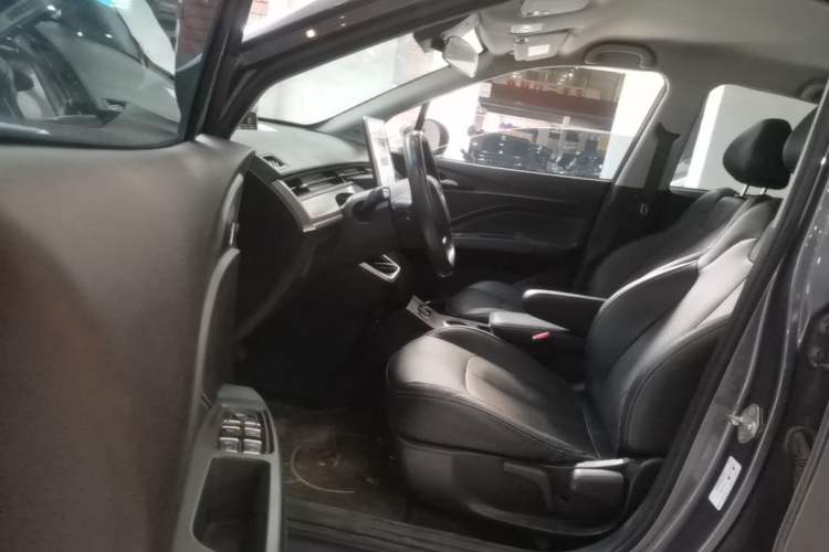 Used NETA V 2021 Long-Range Entertainment Edition Upgrade Model Driver Seat
