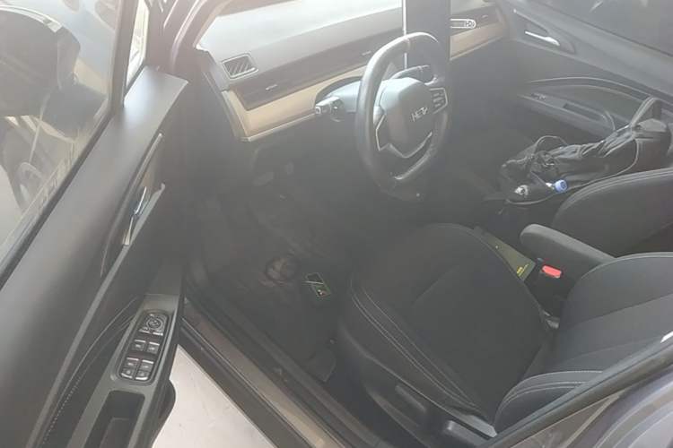 Used NETA V 2021 Standard Range Entertainment Version – Upgraded Model Driver Seat