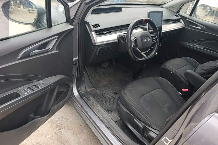 Used NETA V 2021 Standard Range Entertainment Version – Upgraded Model Driver Seat