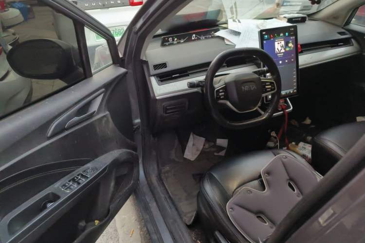 Used NETA V 2021 Long-Range Entertainment Edition Upgrade Model Driver Seat