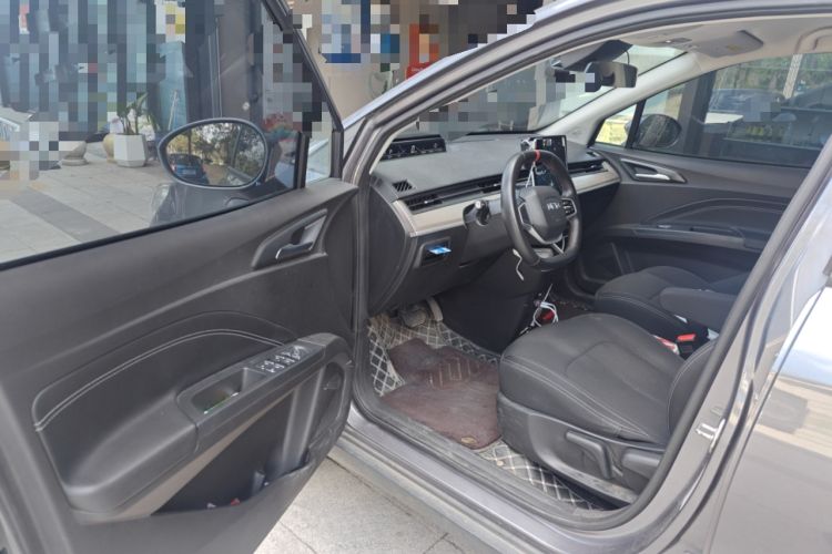 Used NETA V 2021 Standard Range Entertainment Version – Upgraded Model Driver Seat