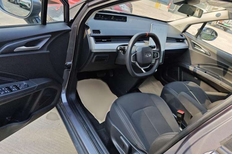 Used NETA V 2021 Standard Range Entertainment Version – Upgraded Model Driver Seat