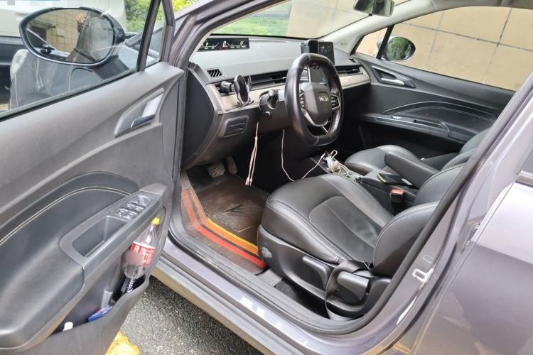 Used NETA V 2021 Long-Range Entertainment Edition Upgrade Model Driver Seat