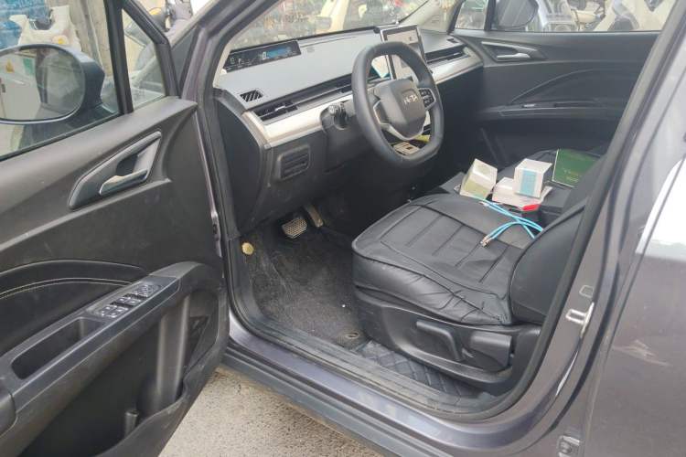 Used NETA V 2021 Standard Range Entertainment Version – Upgraded Model Driver Seat