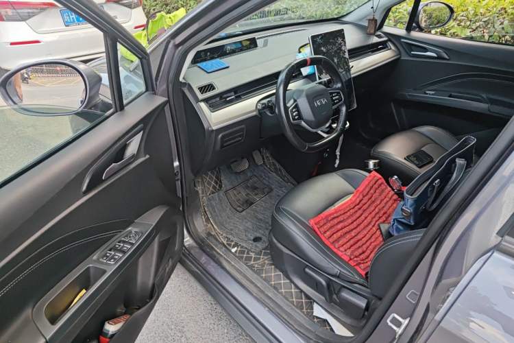 Used NETA V 2021 Standard Range Entertainment Version – Upgraded Model Driver Seat