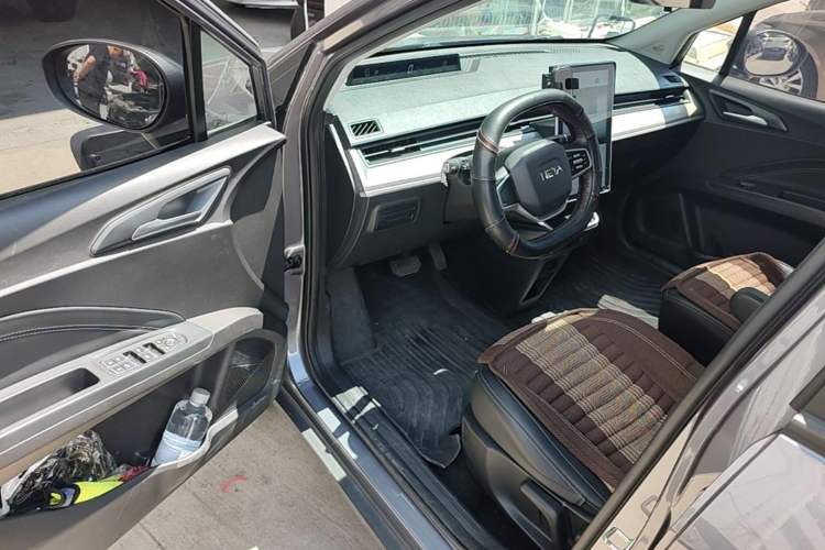 Used NETA V 2021 Standard Range Entertainment Version – Upgraded Model Driver Seat