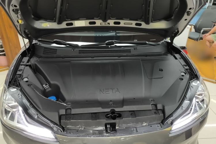 Used NETA V 2021 Long-Range Entertainment Edition Upgrade Model Engine Bay