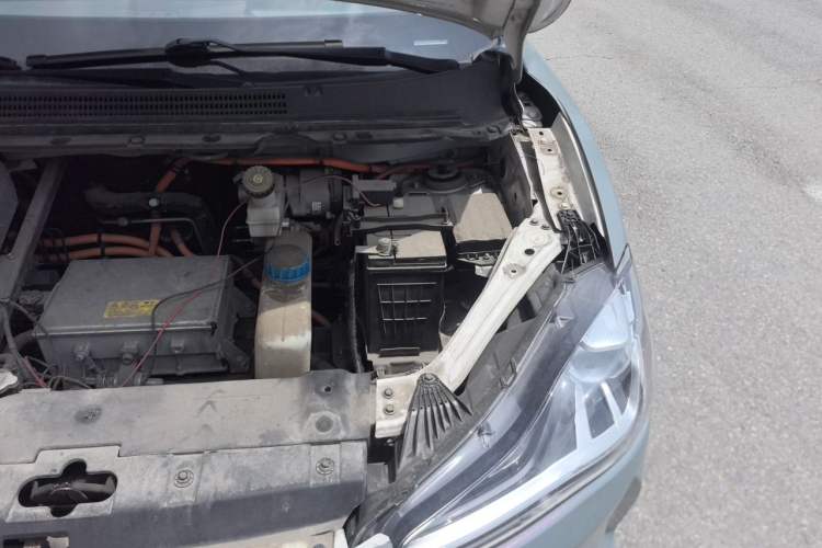 Used NETA V 2021 Long-Range Entertainment Edition Upgrade Model Engine Bay Left