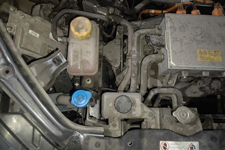 Used NETA V 2021 Long-Range Entertainment Edition Upgrade Model Engine Bay Right
