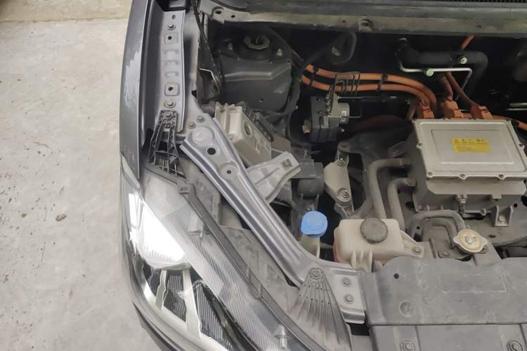 Used NETA V 2021 Standard Range Entertainment Edition Engine Bay Right
