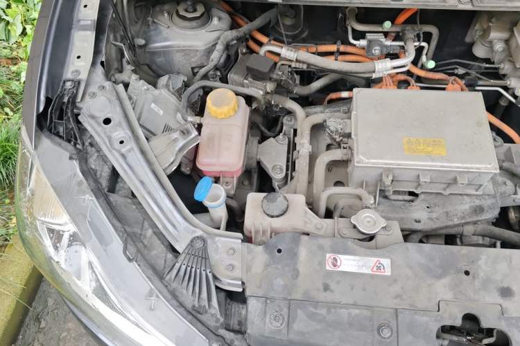 Used NETA V 2021 Long-Range Entertainment Edition Upgrade Model Engine Bay Right