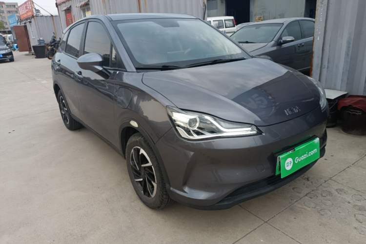Used NETA V 2021 Long-Range Entertainment Edition Front Right 45 Deg