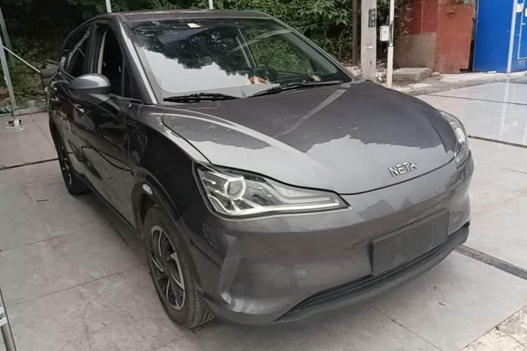 Used NETA V 2021 Long-Range Entertainment Edition Front Right 45 Deg