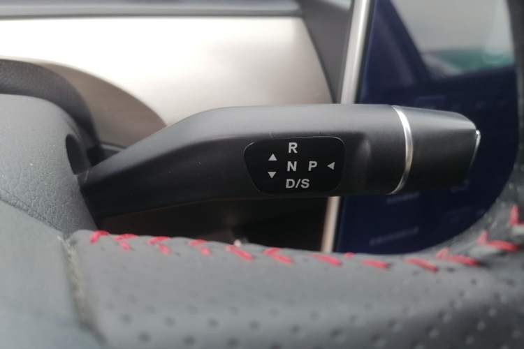 Used NETA V 2021 Long-Range Entertainment Edition Upgrade Model Gear Lever