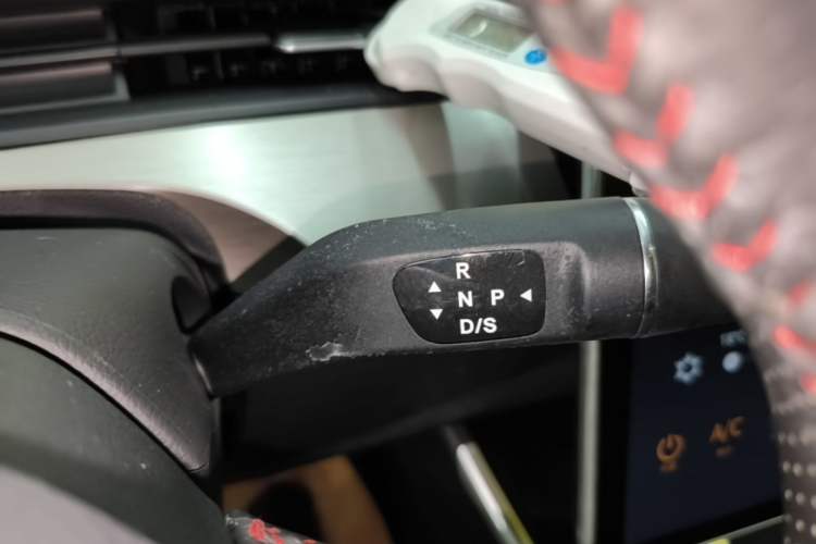 Used NETA V 2021 Long-Range Entertainment Edition Upgrade Model Gear Lever