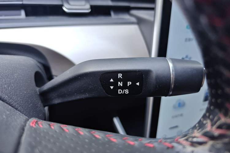Used NETA V 2021 Long-Range Entertainment Edition Upgrade Model Gear Lever