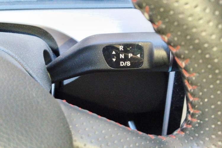 Used NETA V 2021 Standard Range Entertainment Version – Upgraded Model Gear Lever