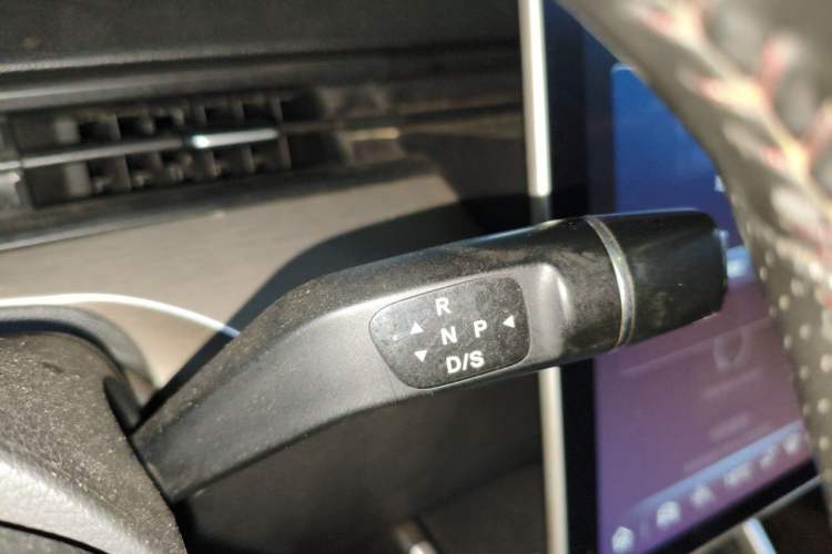 Used NETA V 2021 Standard Range Entertainment Version – Upgraded Model Gear Lever