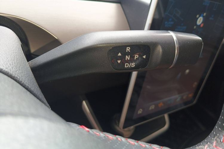 Used NETA V 2021 Standard Range Entertainment Version – Upgraded Model Gear Lever
