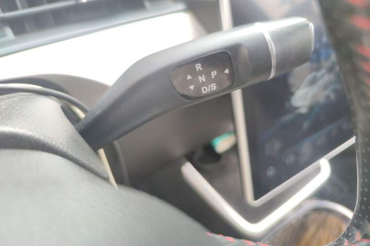Used NETA V 2021 Long-Range Entertainment Edition Gear Lever
