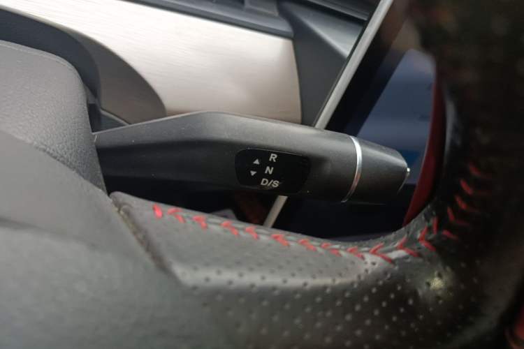Used NETA V 2021 Long-Range Entertainment Edition Gear Lever