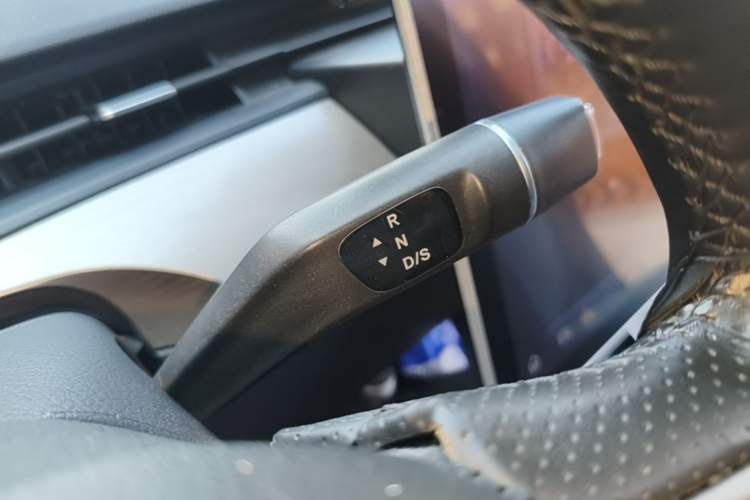 Used NETA V 2021 Standard Range Entertainment Edition Gear Lever