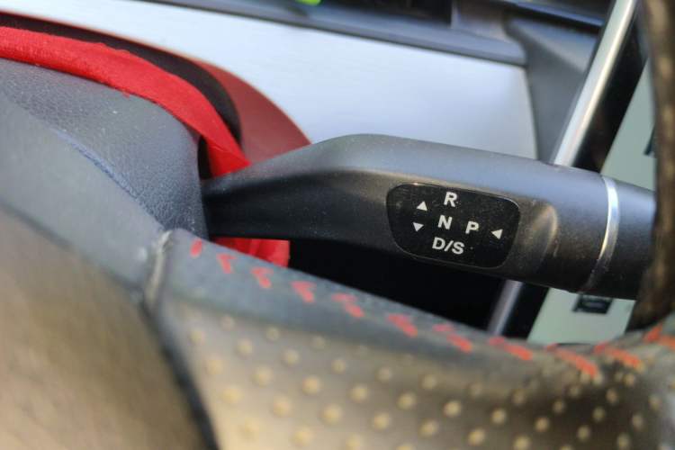 Used NETA V 2021 Long-Range Entertainment Edition Upgrade Model Gear Lever