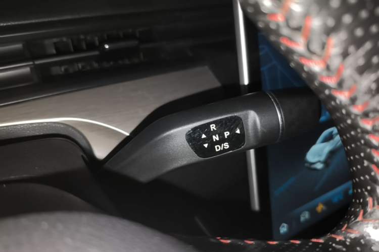 Used NETA V 2021 Long-Range Entertainment Edition Upgrade Model Gear Lever