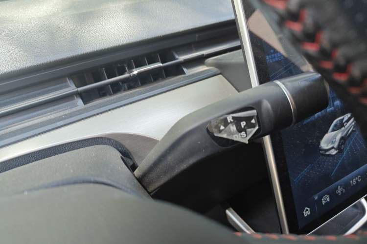 Used NETA V 2021 Standard Range Entertainment Version – Upgraded Model Gear Lever