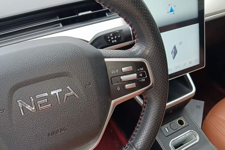 Used NETA V 2021 Standard Range Entertainment Version – Upgraded Model Gear Lever