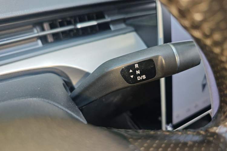 Used NETA V 2021 Standard Range Entertainment Edition Gear Lever