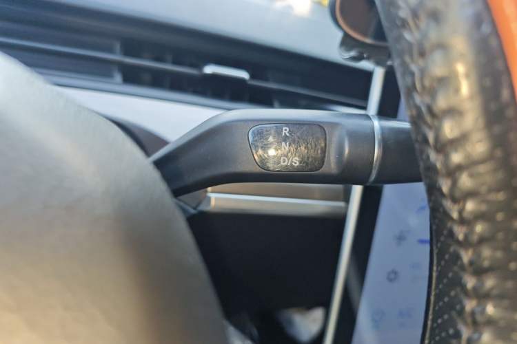 Used NETA V 2021 Long-Range Entertainment Edition Gear Lever
