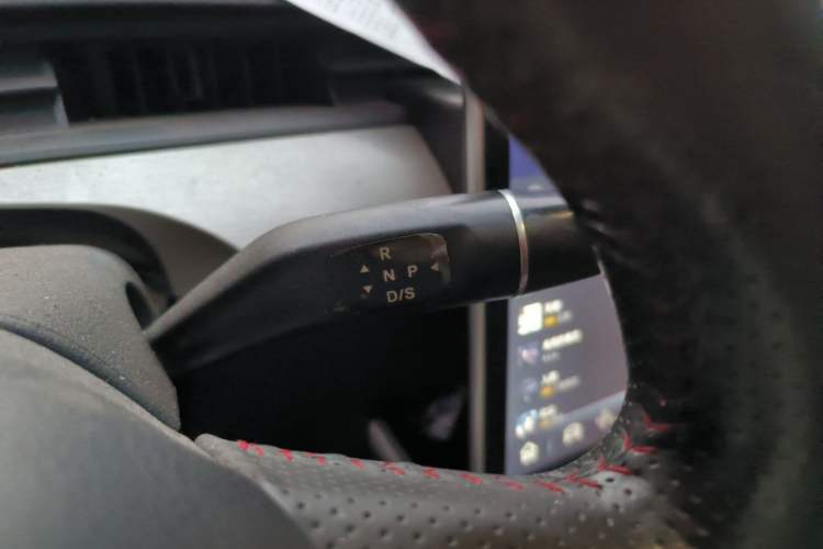 Used NETA V 2021 Long-Range Entertainment Edition Upgrade Model Gear Lever