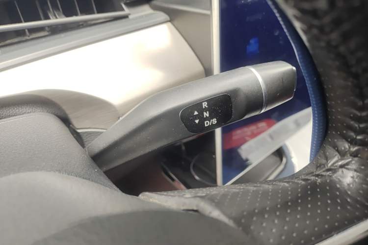 Used NETA V 2021 Standard Range Entertainment Edition Gear Lever