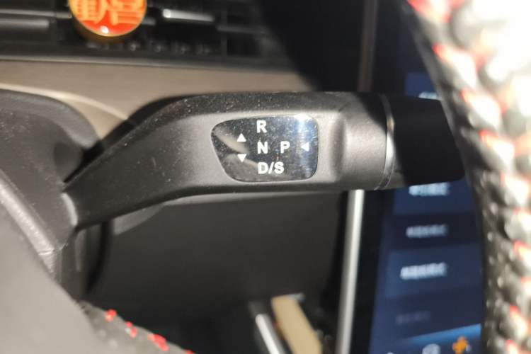 Used NETA V 2021 Long-Range Entertainment Edition Upgrade Model Gear Lever